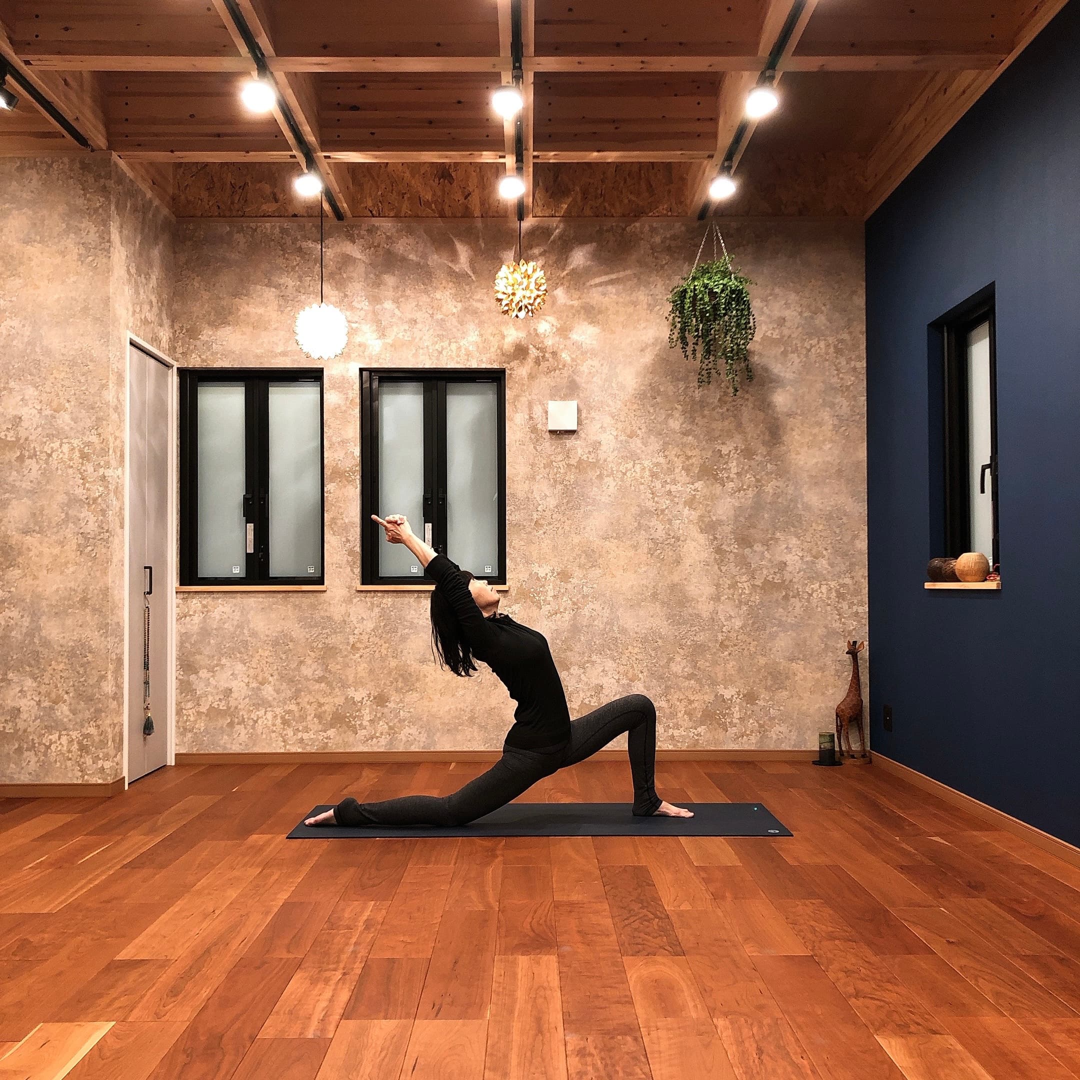 夜のYOGA〜月礼拝〜の様子